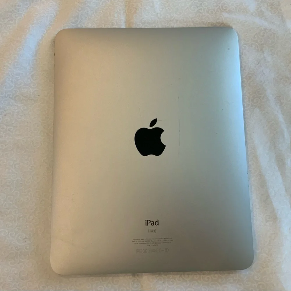 Apple iPad 1st generation 16GB WiFi 9.7